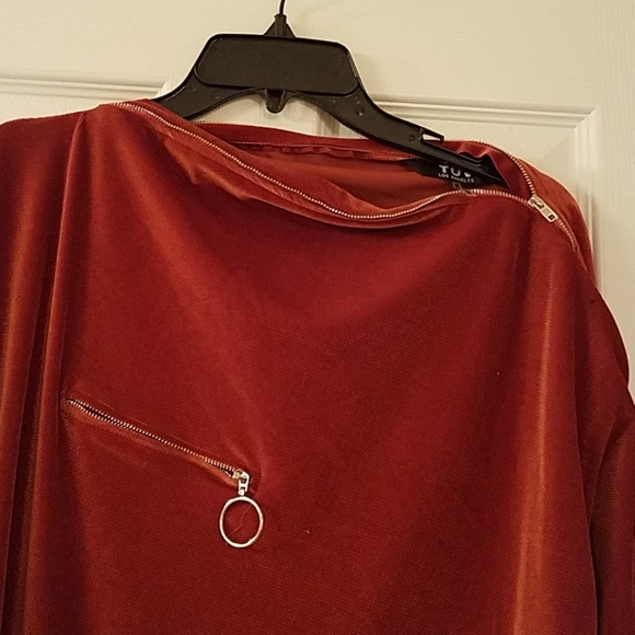 Top - Picture 2 of 4